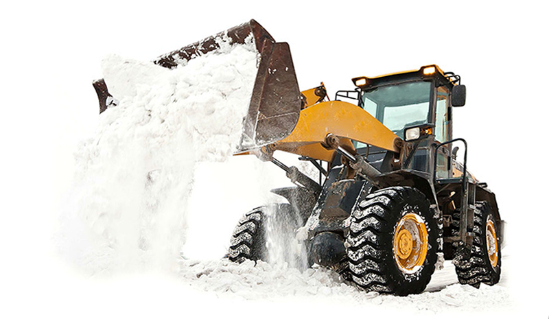 Уборка снега коттеджного поселка снегоуборщиком в Истринском районе 